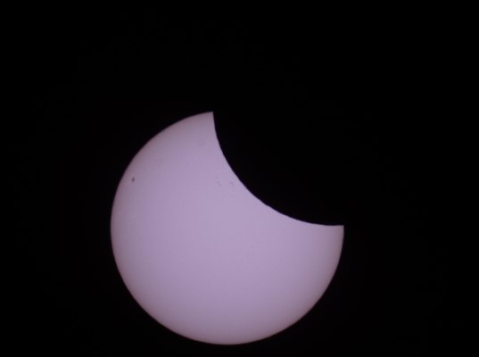 Sonnenfinsternis durch Teleskop